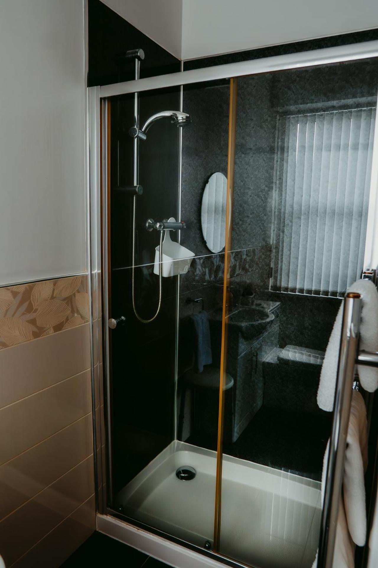 Dawn Break Guest House Largs Ngoại thất bức ảnh