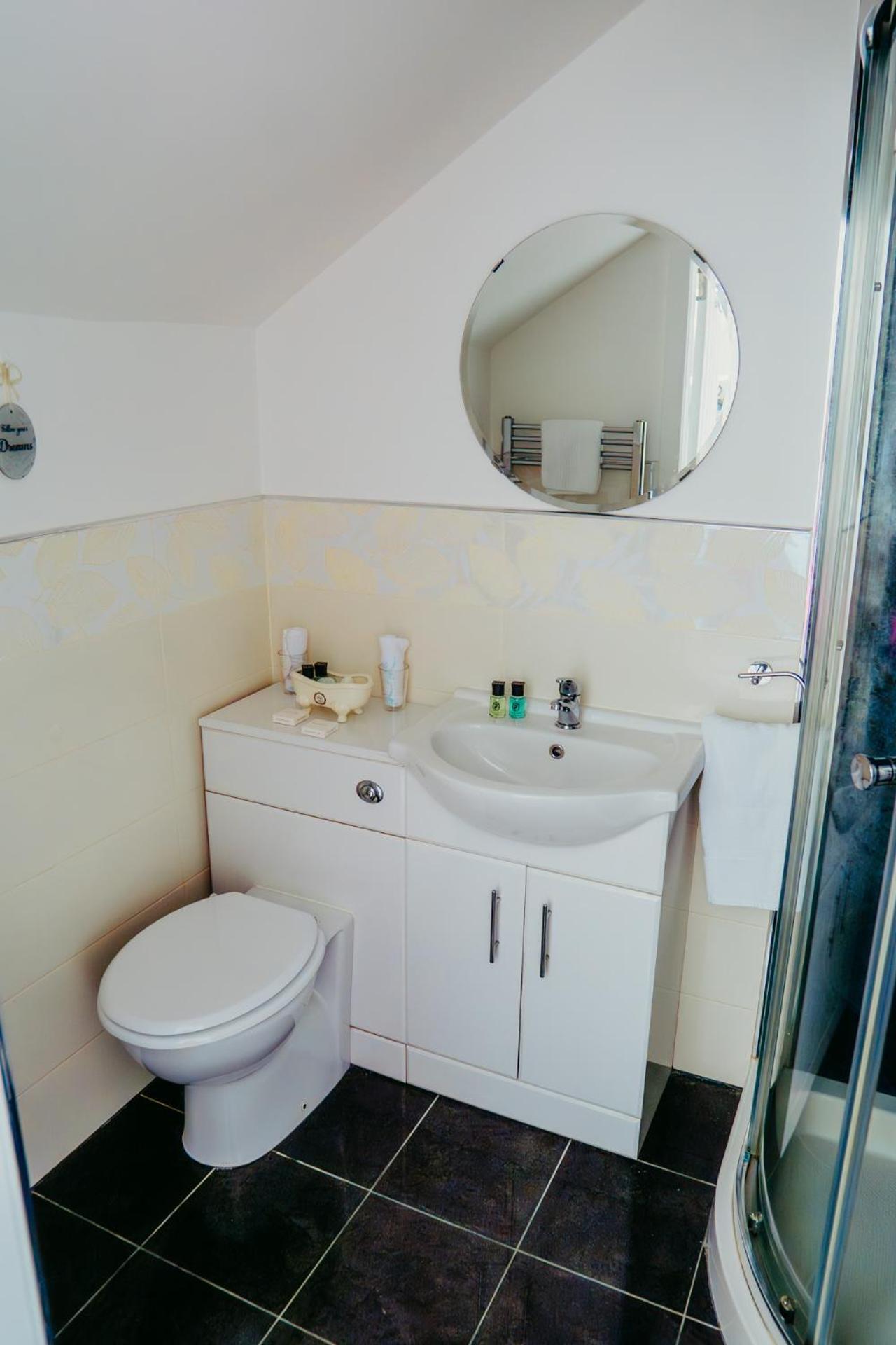 Dawn Break Guest House Largs Ngoại thất bức ảnh